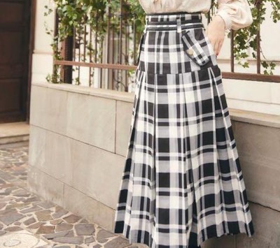 Her lip to　pleated checkered twill long skirt