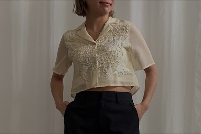 Ameri　UNEVEN EMBROIDERY SHEER TOP