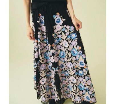 GRACE CONTINENTAL　マルチフラワー刺繍スカート