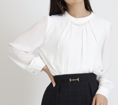 TRUDEA （トルディア）　金具チャームジョーゼットブラウス