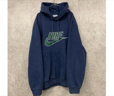 NIKE　スウッシュ刺繍スウェットパーカー