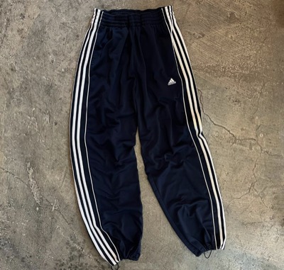 adidas（アディダス）　trackpants