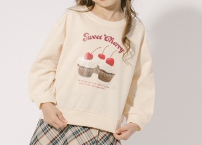 URBAN CHERRY（アーバンチェリー）　チェリーカップケーキプリント裏毛トレーナー