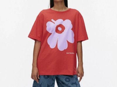 marimekko（マリメッコ）　Vihne Piirto Unikko Placement Tシャツ