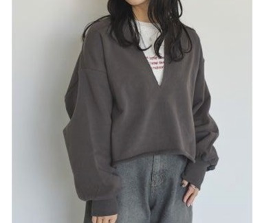 titivate（ティティベイト）　深Vネックスウェットプルオーバー