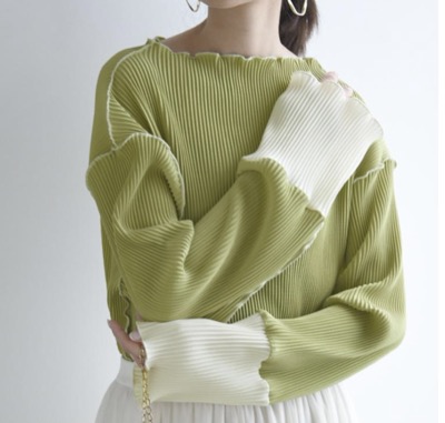 and it_（アンドイット）　袖配色プリーツトップス