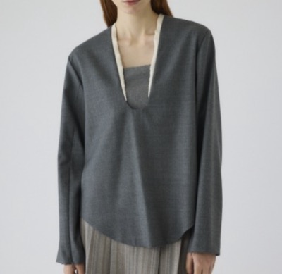 RIM.ARK（リムアーク）　Wool saxony U curve tops