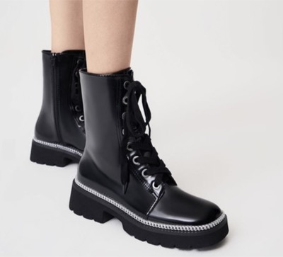 CHARLES & KEITH(チャールズアンドキース) チェーントリム レースアップアンクルブーツ