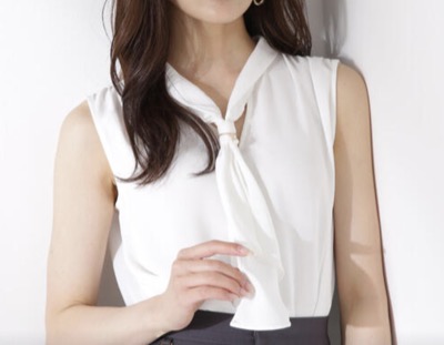 PROPORTION BODY DRESSING(プロポーションボディドレッシング) パール付きフリルタイブラウス