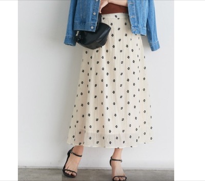 Pierrot(ピエロ) エンブロイダリーフラワーセミフレアスカート