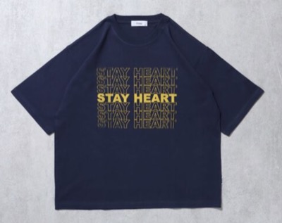 FFEIN（フェイン）　メッセージロゴショート丈Tシャツ