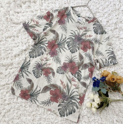 ZARA（ザラ）　ハイビスカス柄 半袖Tシャツ