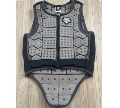 DESCENTE（デサント）　レース用プロテクター
