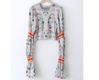 RBTXCO(アールビーティー) お花のオーナメントマムルークスリーブTOP