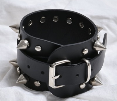 VOLCAN &APHRODITE(ヴォルカン&アフロディーテ) スタッズブレスレット