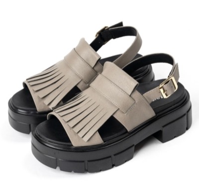 AcureZ（アキュアーズ）　オトナの厚底トラッドサンダル フリンジデザイン