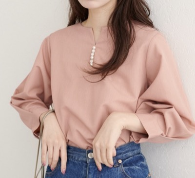 natural couture(ナチュラルクチュール) パール付きスキッパーブラウス