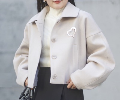 Chico（チコ）　ブローチ付ウールショート丈コート