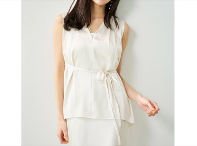 Aimeine（エメイン）　サテンデザインヘムブラウス