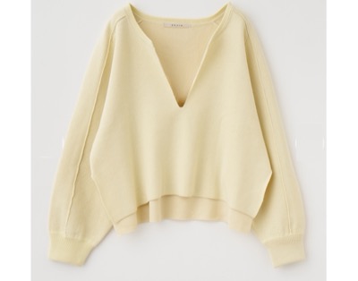 Stola.（ストラ）　スリットネックニットプルオーバー