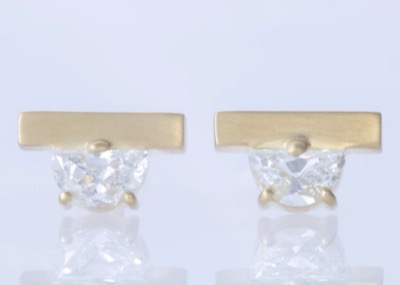 ENEY（エネイ）　HALF MOON K18YG PIERCED EARRINGS