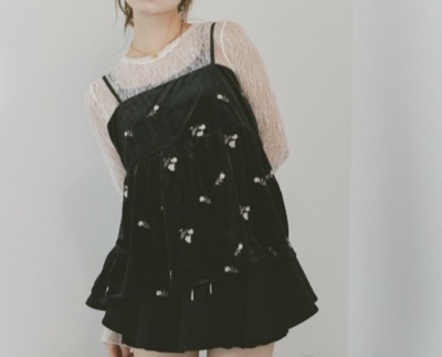 VANNIE U（ヴァニーユー）　フラワー刺繍ベロアキャミビスチェ