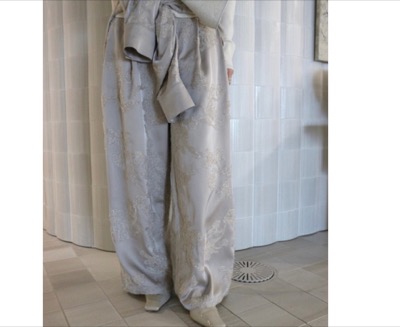 Ameri（アメリ）　MOLE YARN EMBROIDERY SATIN PANTS