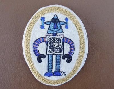バッジみたいな刺繍のブローチ　ロボット