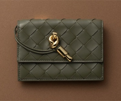 BOTTEGA VENETA（ボッテガ・ヴェネタ）　アンディアーモ ファスナーカードケース