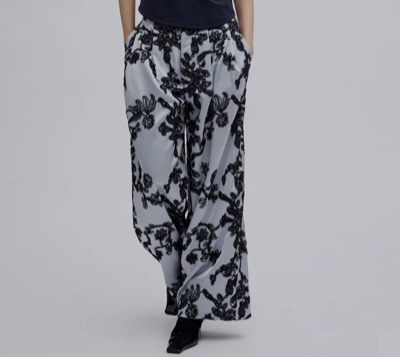 AMERI VINTAGI(アメリヴィンテージ) MOLE YARN EMBROIDERY SATIN PANTS